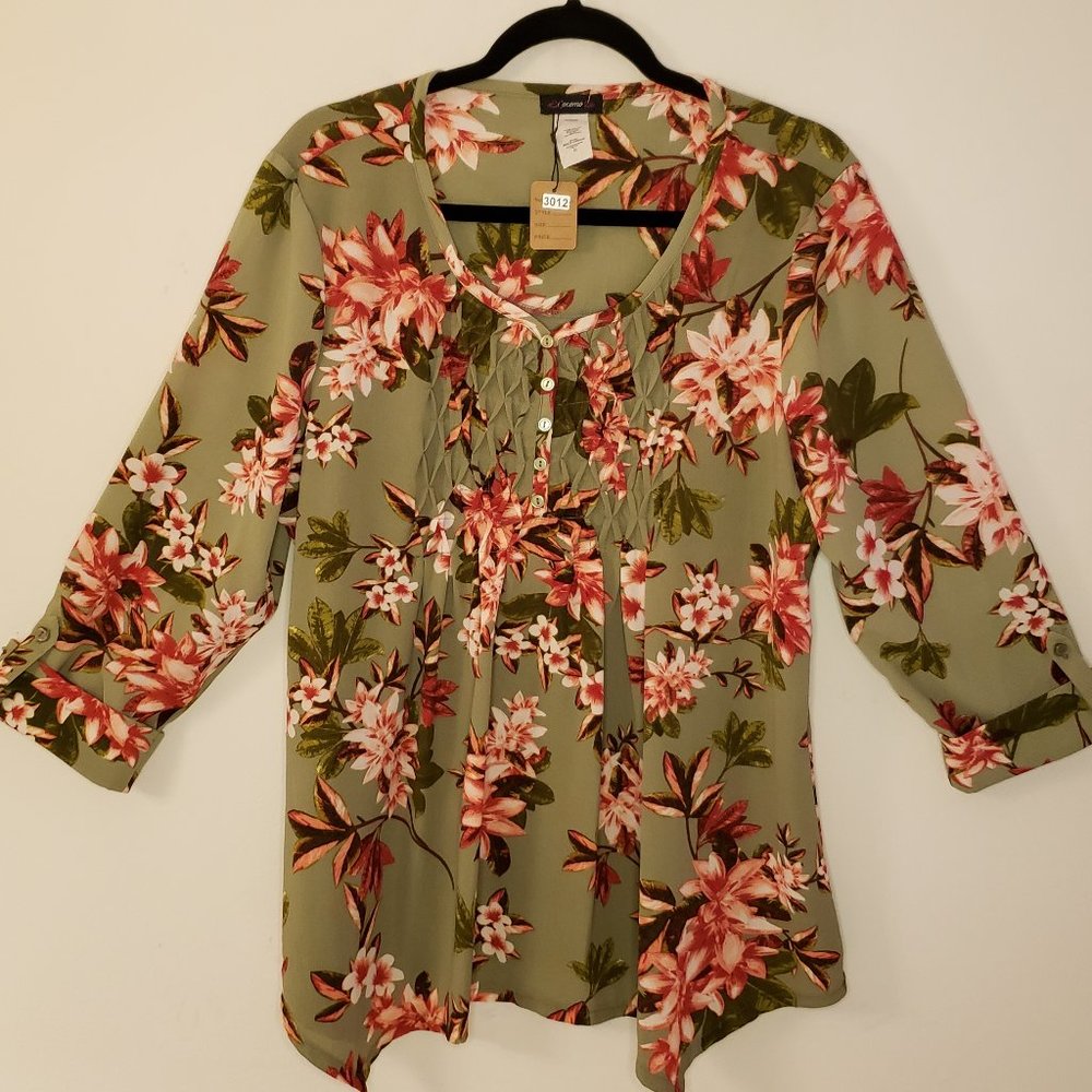 (NWT) Cocomo Sage Green Floral Blouse.  Size XL.